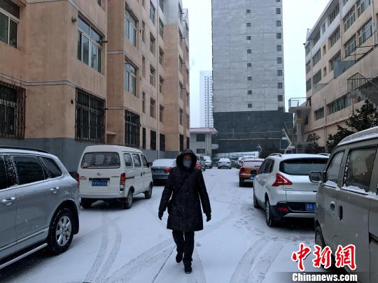 青海多地出現降雪降溫天氣發布寒潮預警信號