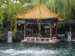 山東濟南:群泉奔涌